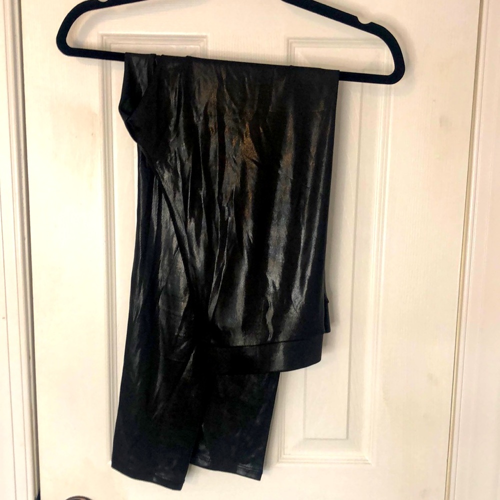 Shiny leggings stretchy, lightweight and comfortable
